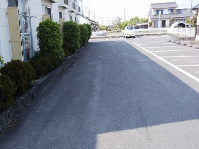 レオパレスレミュール二番館 駐車場