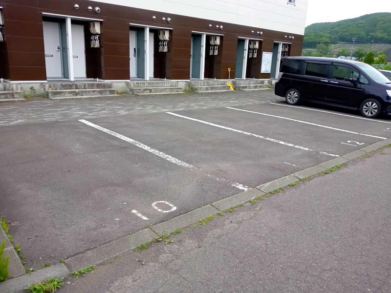 レオパレスグランシャリオ 駐車場