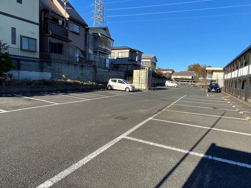 レオパレスサンハイ 駐車場