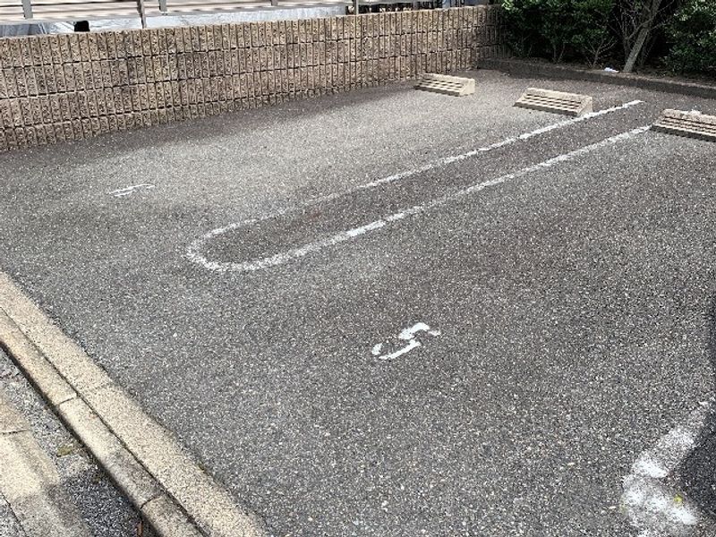 レオパレスメトロ六番町 駐車場