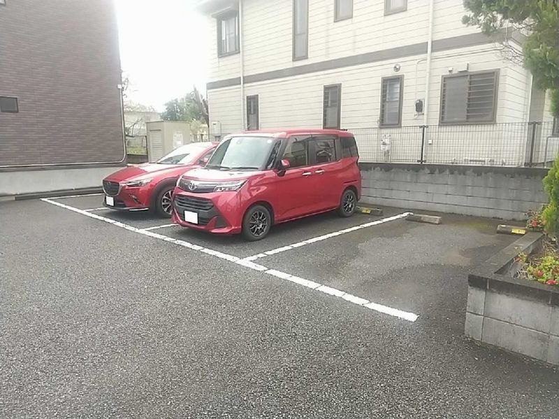 レオパレスエステシティⅡ 駐車場