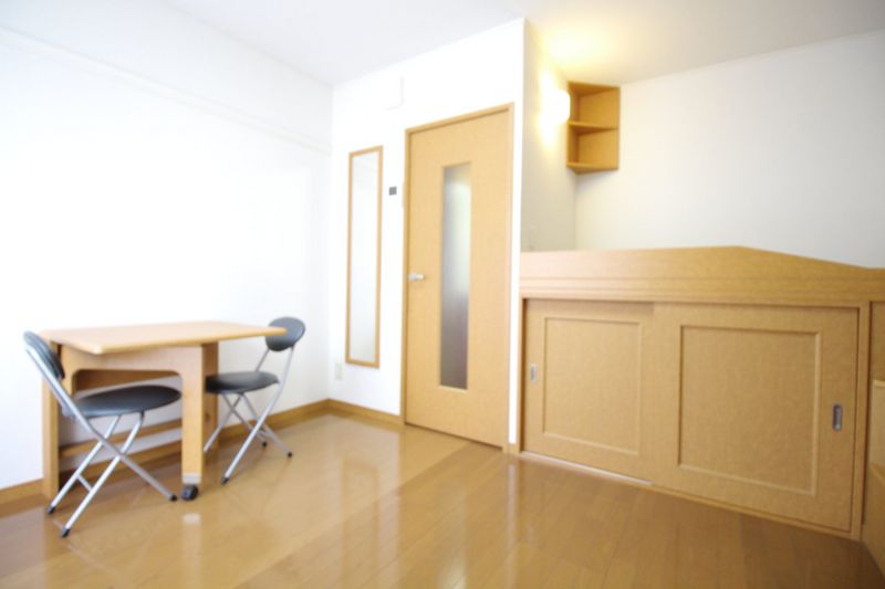 レオパレス湯里 寝室