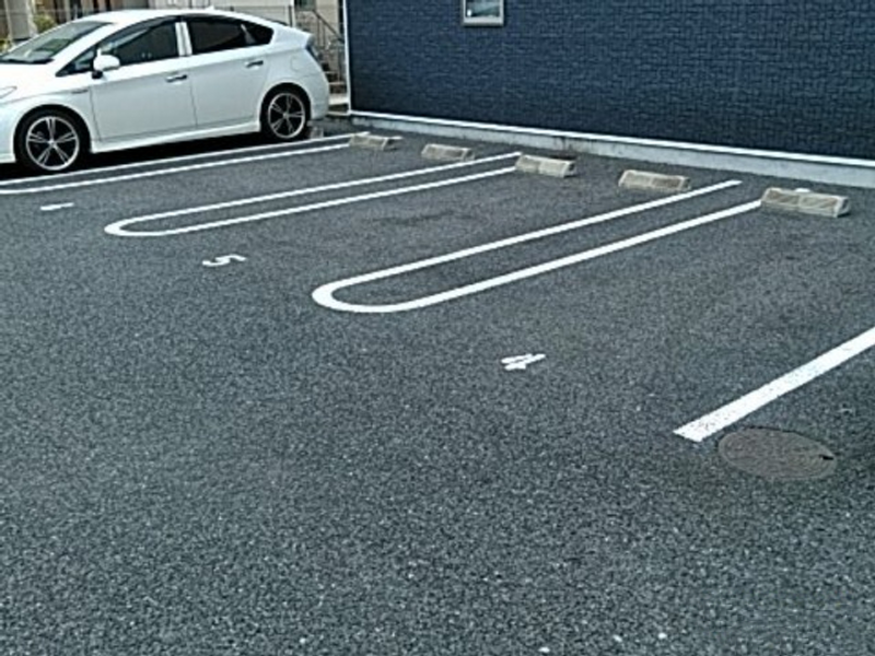 レオネクスト袖広２号棟 駐車場