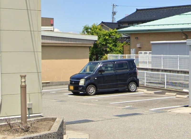 レオパレス蜷川１ 駐車場