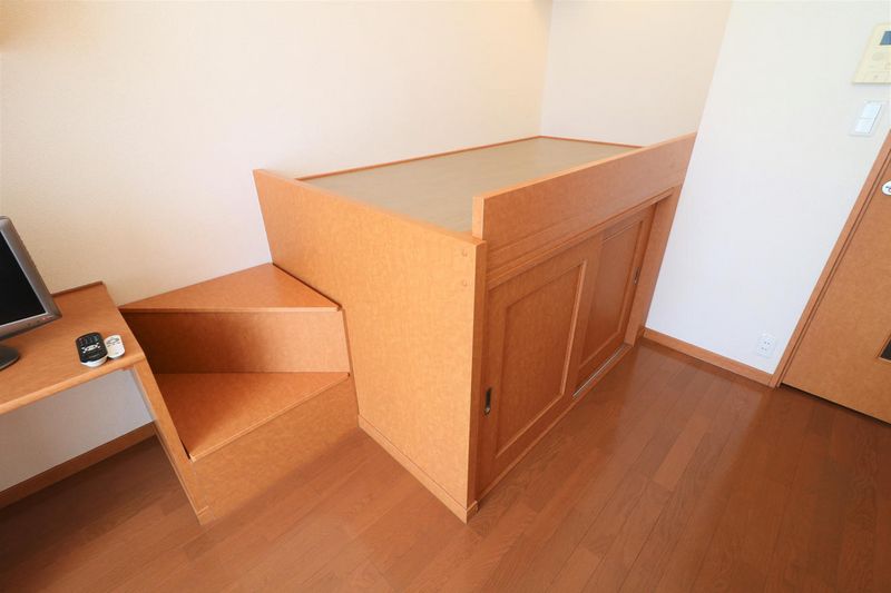 レオパレス西京 収納