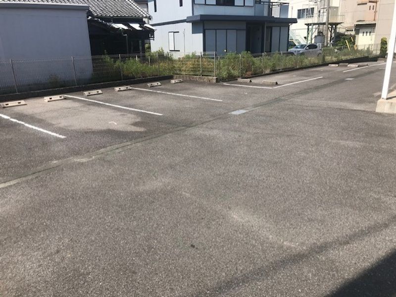 レオネクストリバー 駐車場