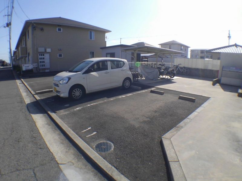 レオネクストヴィヴィエンダ林 駐車場
