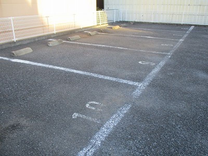 レオパレスさくら 駐車場