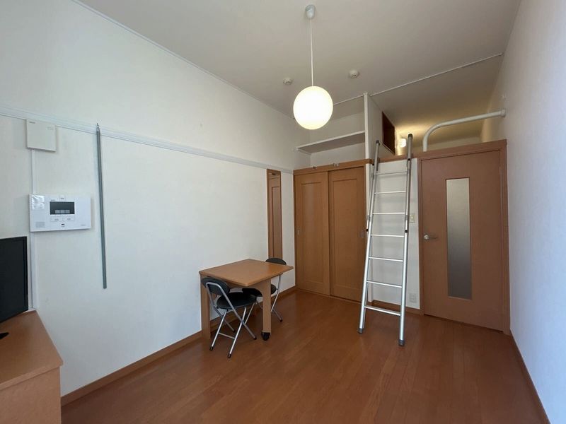 レオパレスクレエ 居間
