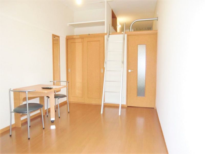 レオパレスＧＬＡＮＺ　ＯＢＥＲ 居間