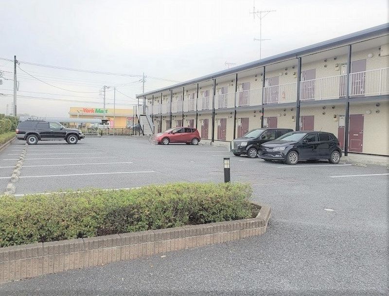 レオパレス三ッ家 駐車場