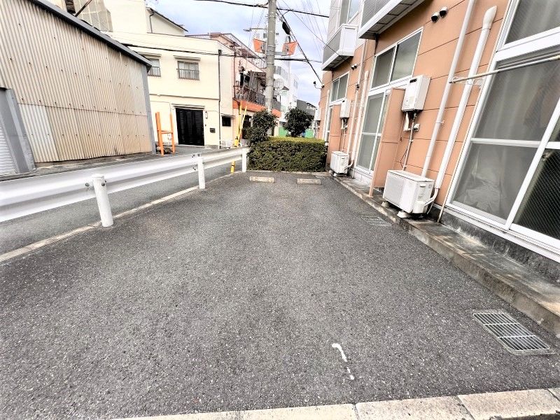 レオパレスエム・エム 駐車場