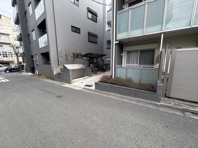 レオネクストラグーザ馬事公苑 エントランス