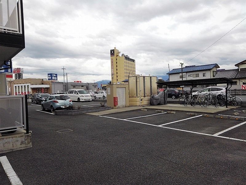 レオパレスレオン米山 駐車場