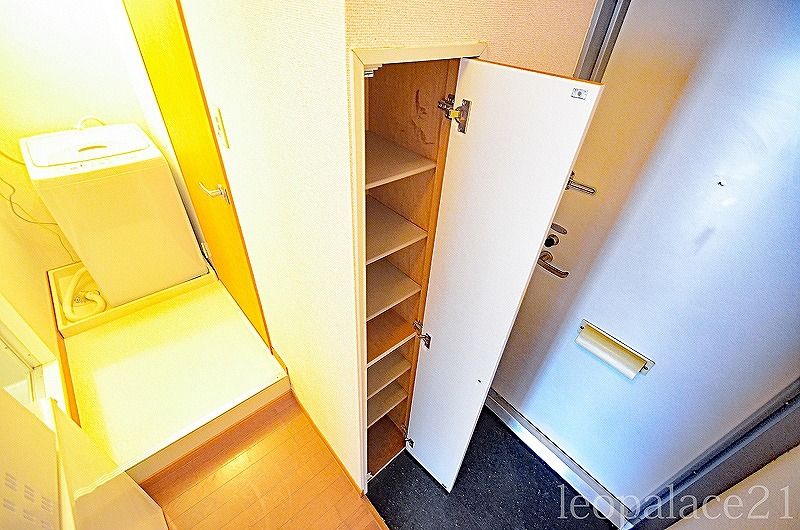 レオパレステルサ エントランス