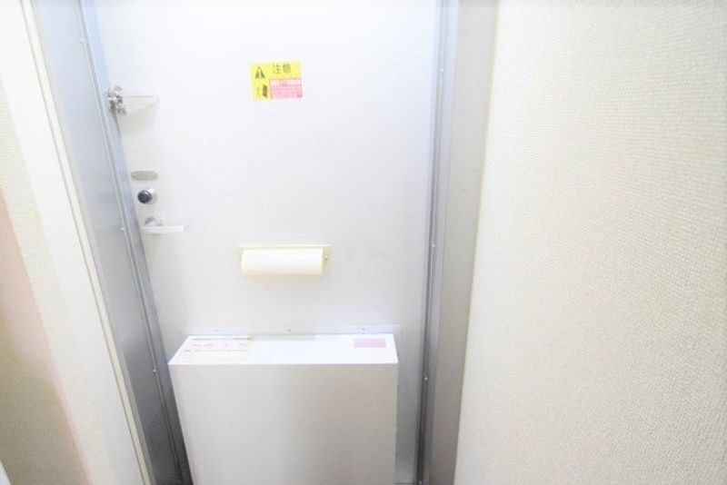 レオパレス多摩川 玄関