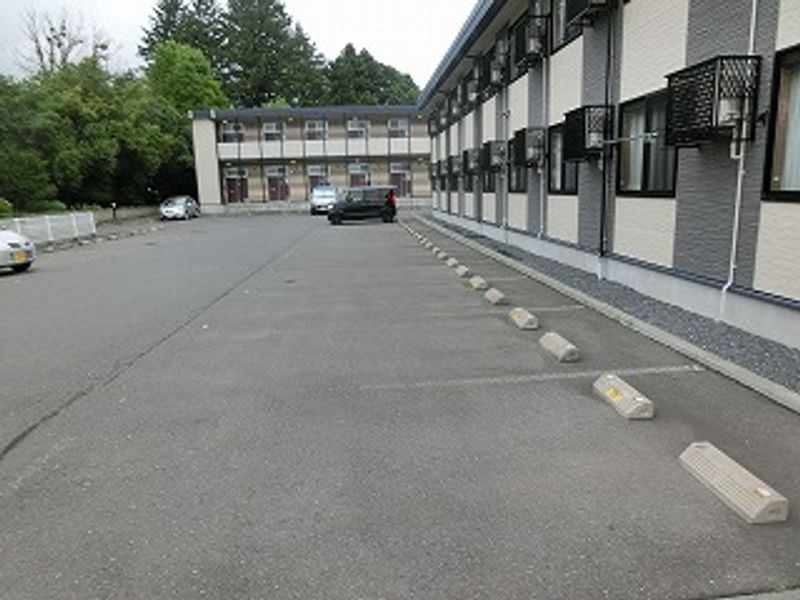 レオパレス長根Ｃ 駐車場