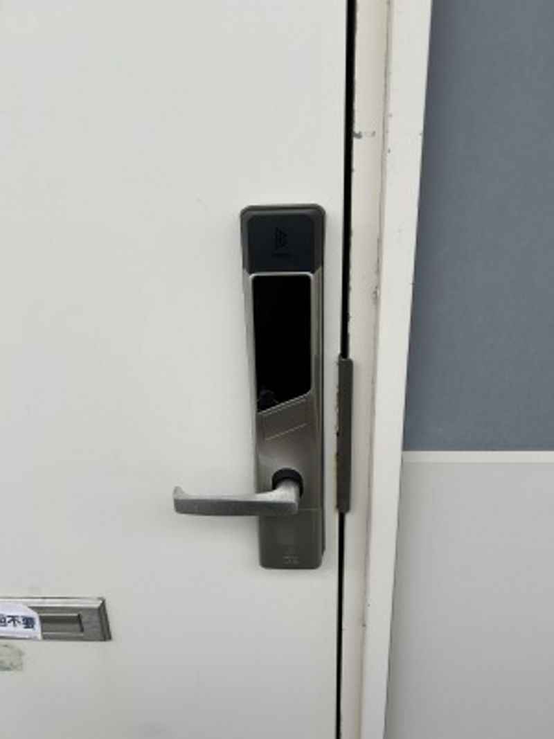 レオパレスベル 玄関
