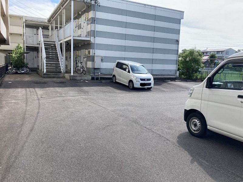 レオパレスＷＡＯＮ 駐車場