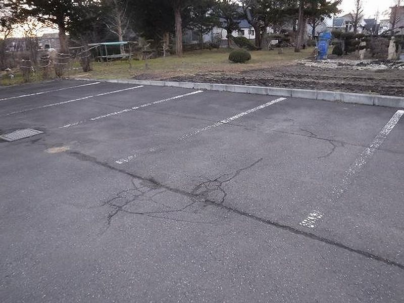 レオパレスシャトル 駐車場
