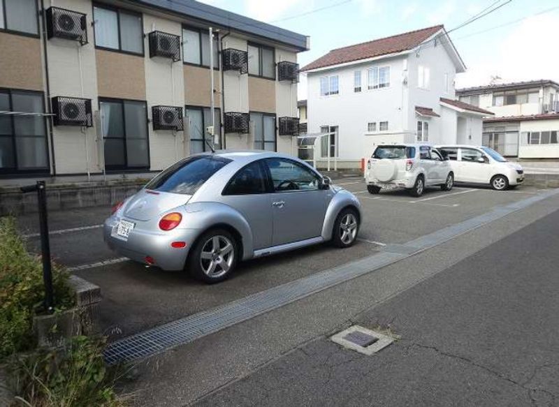 レオパレスシルヴァ 駐車場