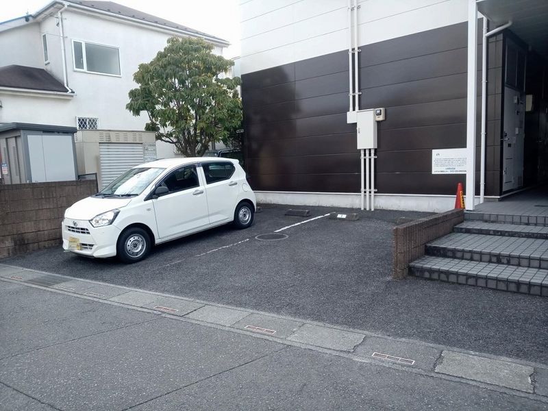 レオパレスインテル 駐車場