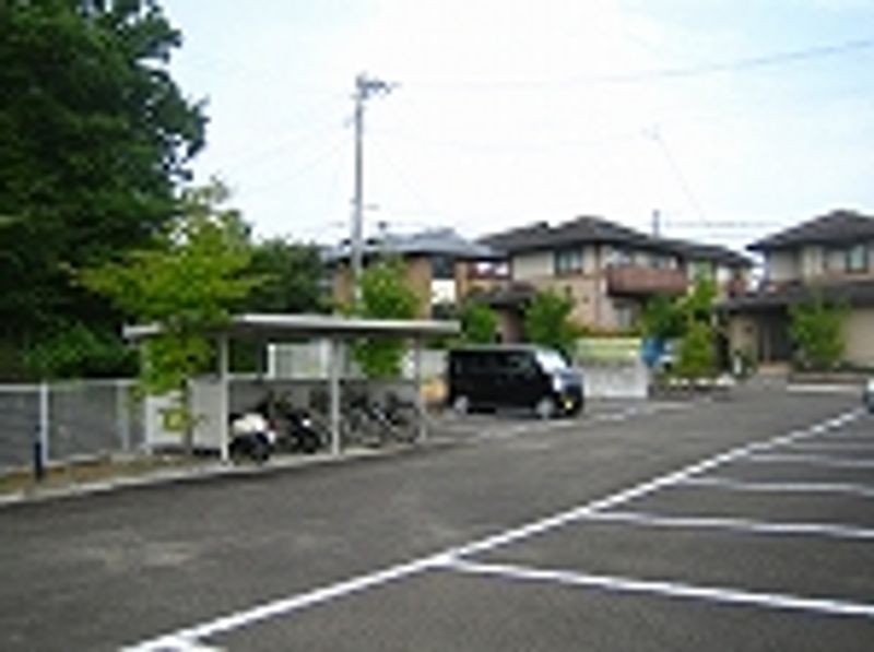 レオパレスフォレストコートⅡ 駐車場