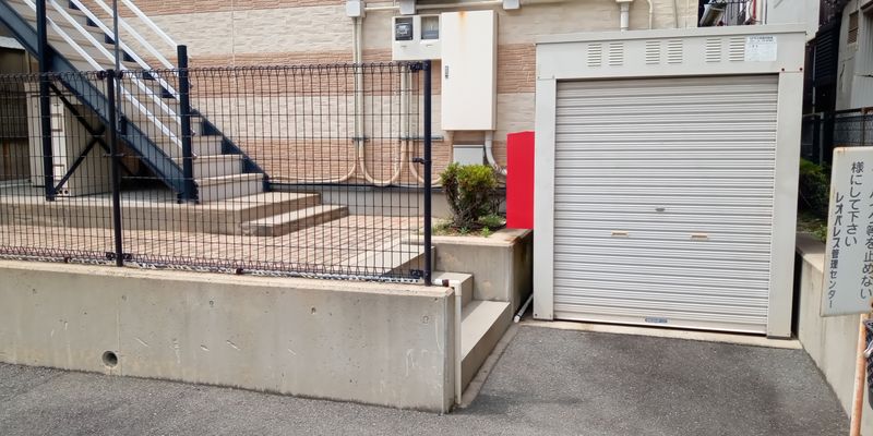 レオパレスグリーンフォレスト エントランス