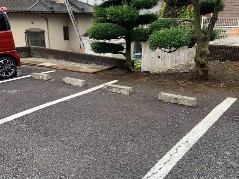 レオパレスピュア 駐車場