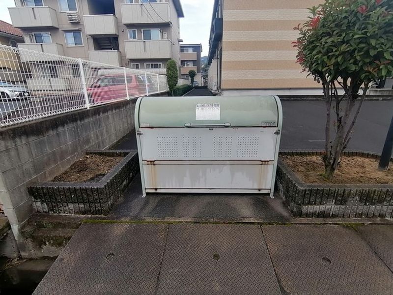 レオパレス春日 共用部分
