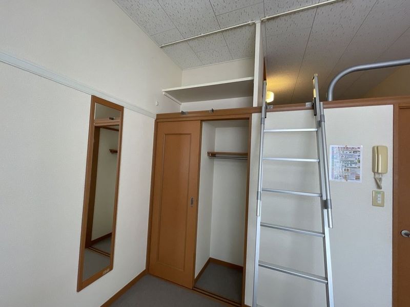 レオパレスラ　ペンナ 収納