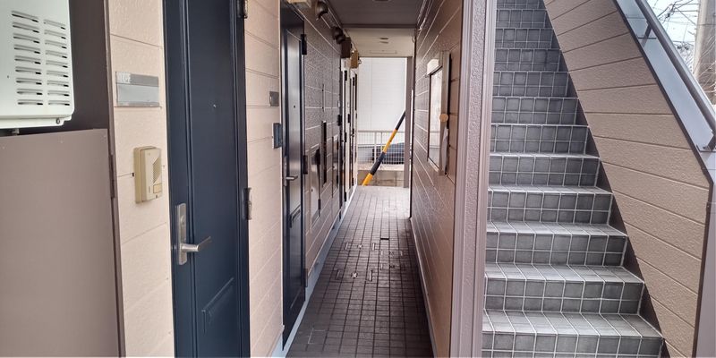 レオパレス八幡新田第１ 玄関