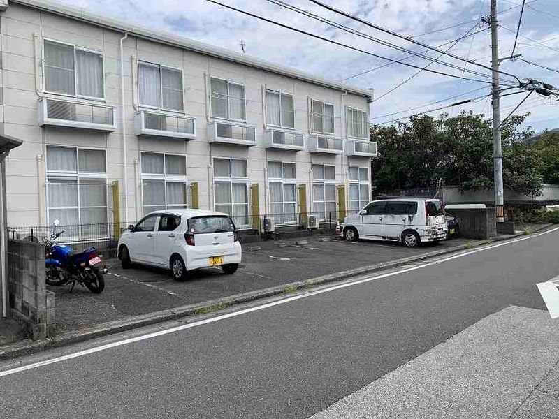 レオパレスファミリー 駐車場
