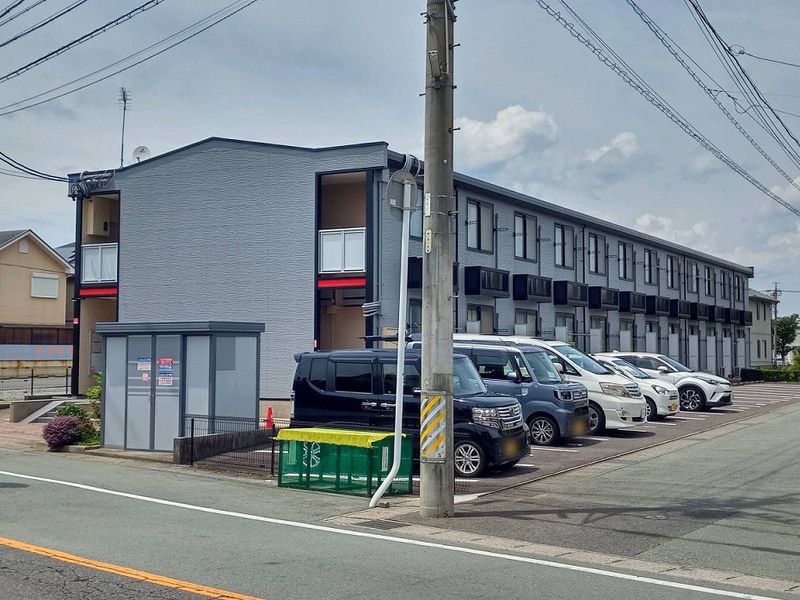 レオパレスｃｈａｒｉｔｅ 駐車場