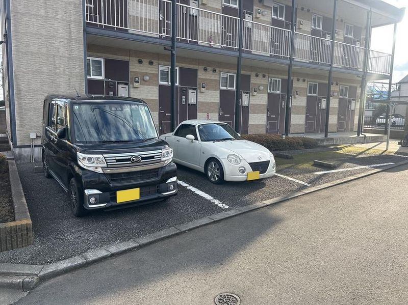 レオパレスガウディ 駐車場