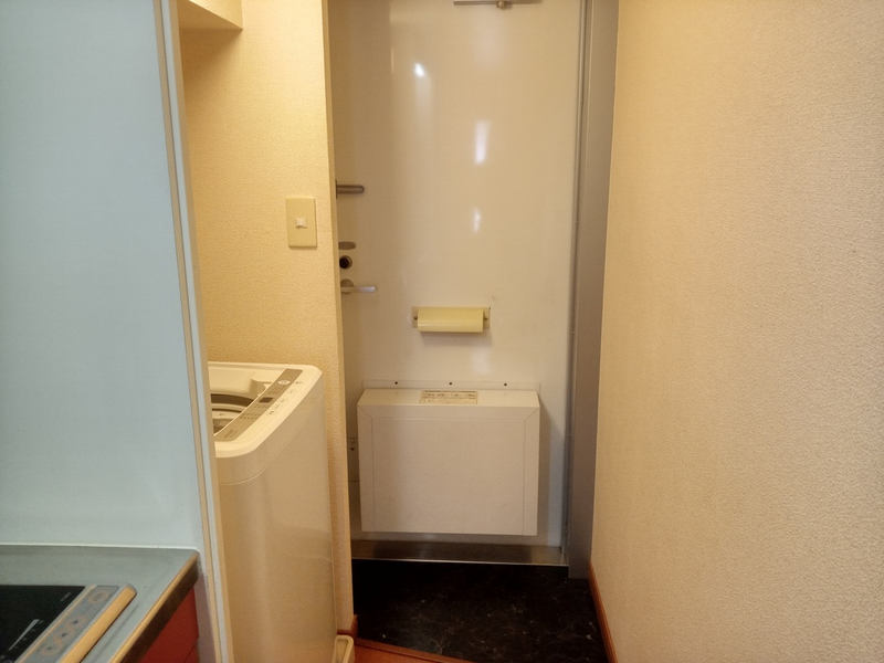 レオパレスロビン 玄関