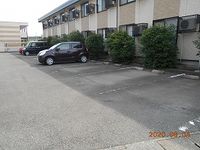 レオパレスエトワール 駐車場