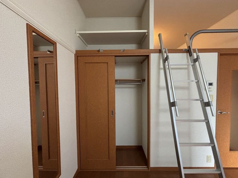 レオパレスセリバテール仁川 収納