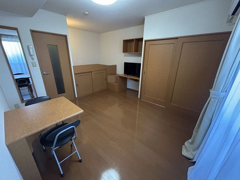 レオパレスｐｉｎｅ　ｃｒｅｓｔ 居間