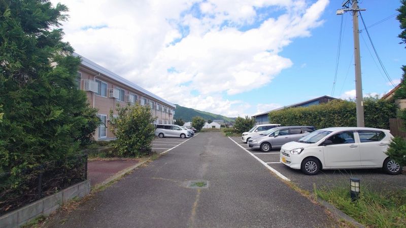 レオパレス駒ヶ根 駐車場