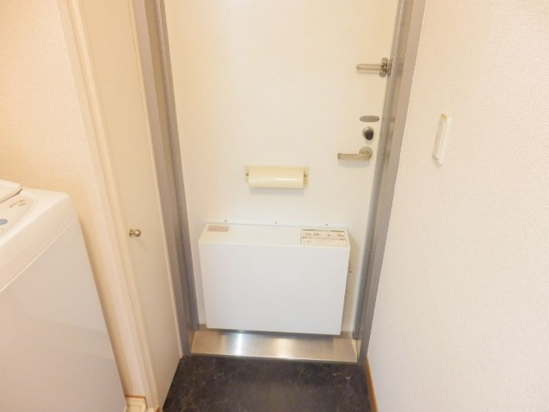 レオパレスたつみ 玄関