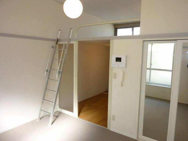 レオパレス高嶋 居間