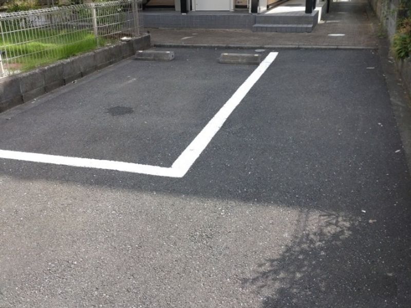 レオパレスＣＯＵＲＴ　ＤＯＬＬ 駐車場