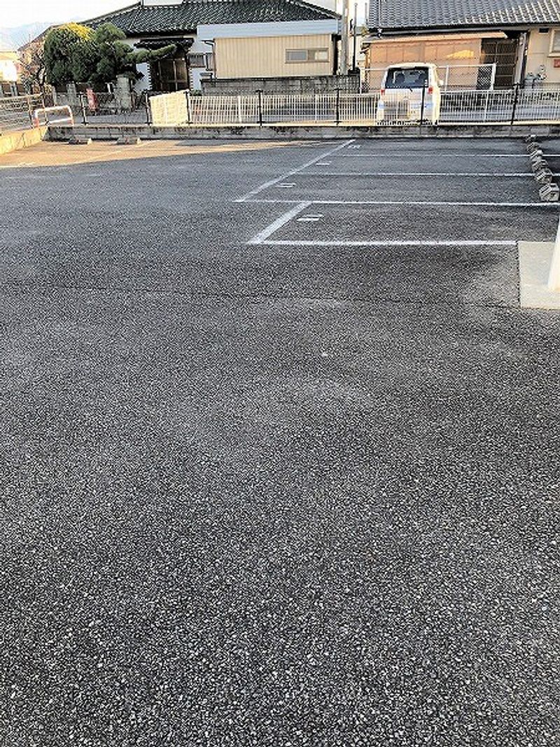 レオパレスパストラル甲斐 駐車場