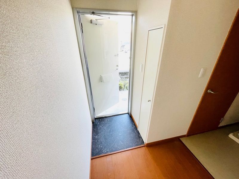 レオパレスルーチェⅡ 玄関