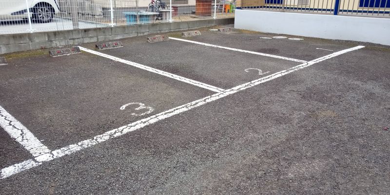 レオパレスかめつか 駐車場
