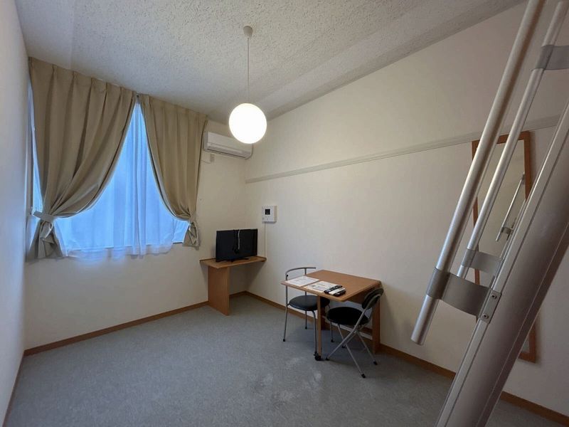 レオパレスクレスト 居間