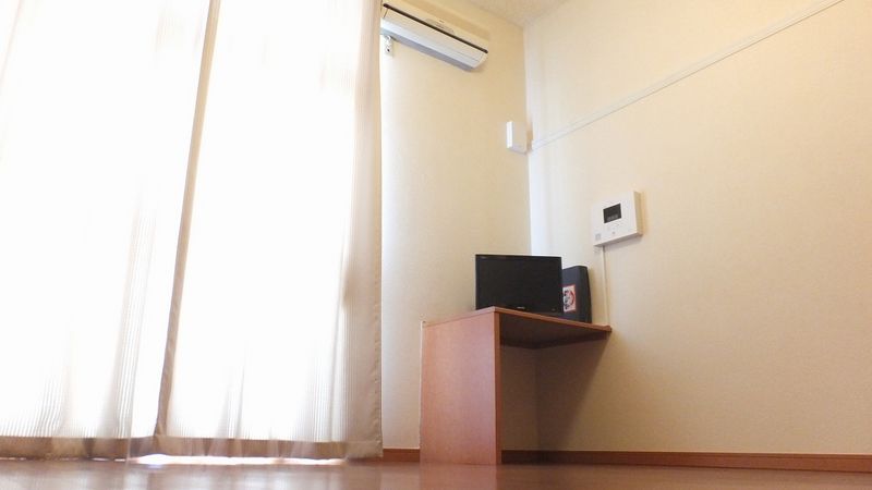 レオパレスコムニタ 居間