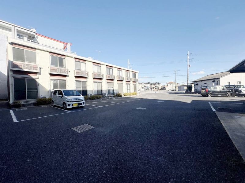 レオネクストラパン美園Ｂ 駐車場