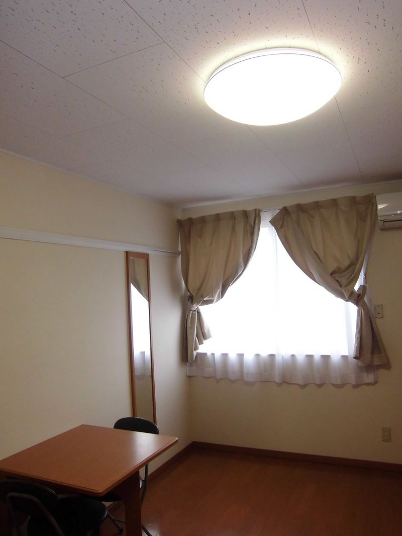 レオパレス宮代庭苑 居間